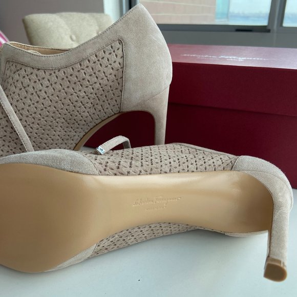 Salvatore Ferragamo Women's Paonessa Suede 9.5B - Picture 4 of 5